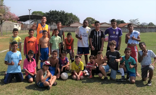 Arrudão oferece escolinha de futebol