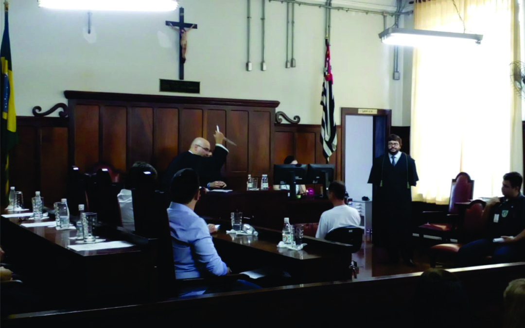 Homem que matou companheira a facadas é condenado a 14 anos de prisão