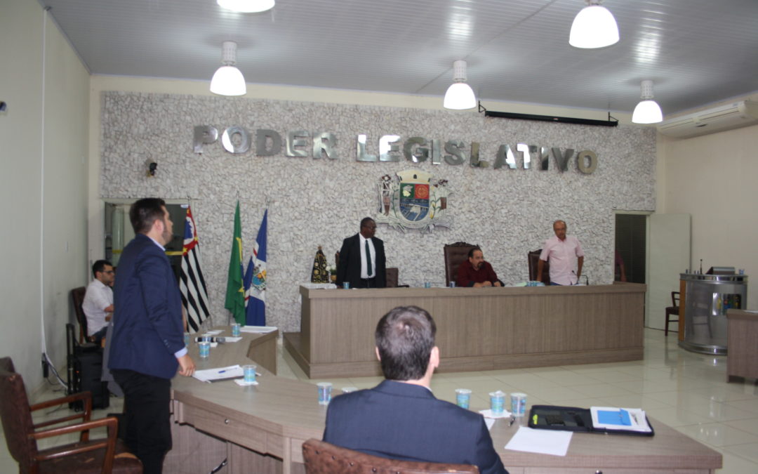 Última sessão ordinária tem eleição da mesa, votação, prêmio e títulos