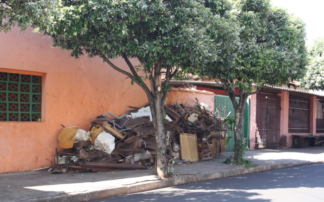 Grande quantidade de entulho atrasa mutirão em Bariri