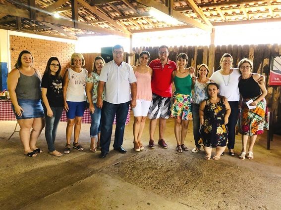 Almoço de confraternização reúne idosos de Itaju