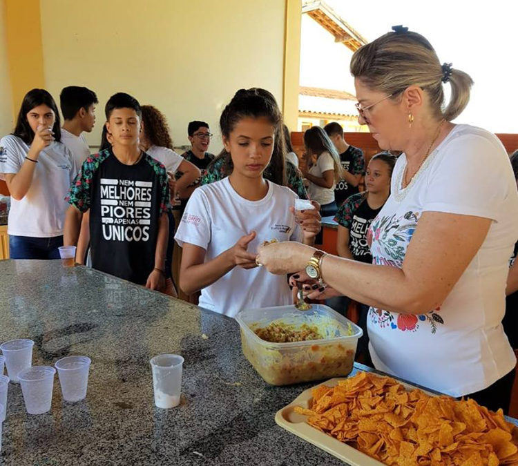 Alunos participam de atividade gastronômica