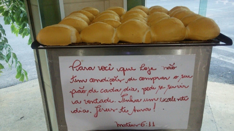 Pirajuí: Comerciante doa pães para quem não pode pagar e viraliza