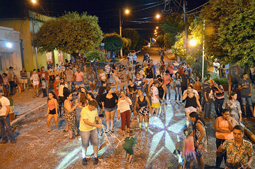 Bora Folia anima carnaval de rua em Boraceia