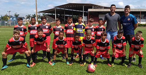 Jogadores de escolinha disputam jogos em Boraceia