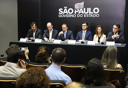 Doria anuncia 4 períodos de férias por ano na rede estadual de SP