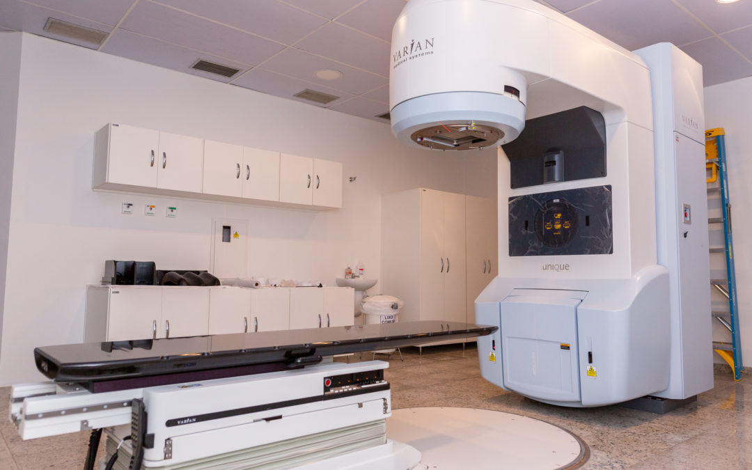 HAC inaugura equipamento de radioterapia