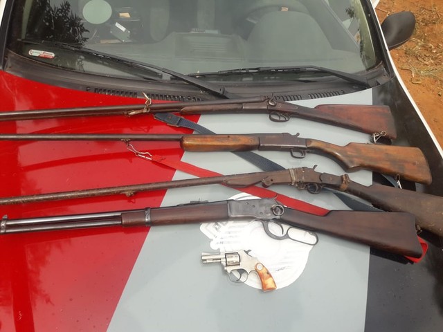 Arealva: Homem é preso ao ser flagrado com armas de fogo e munições
