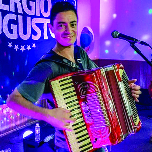 Bailão da Terceira Idade traz sanfoneiro Sérgio Augusto