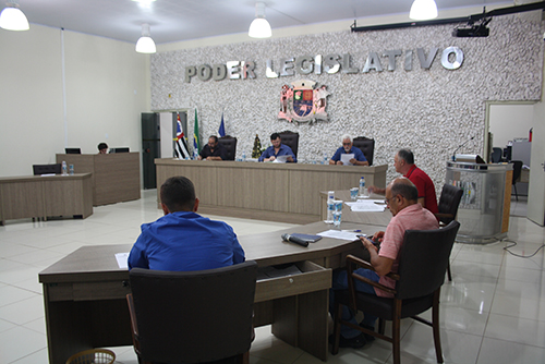 Extinção de cargos de chefe na prefeitura gera questionamento