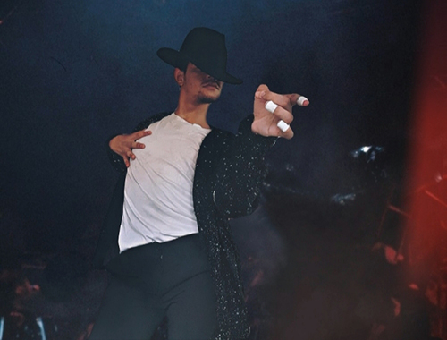 Jovem de Boraceia se destaca como cover de Michael Jackson