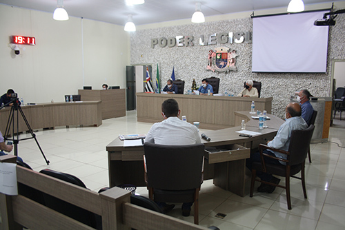 Câmara segue parecer do TCE e aprova contas 2017 da gestão Araujo