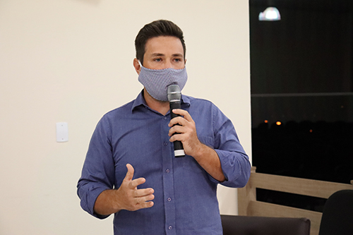 Gonzalez propõe que prefeitura dê aos alunos acesso gratuito à internet