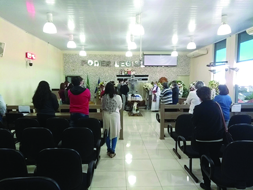 Emoção e homenagens marcam despedida de Neto Belluzzo