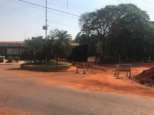 Atraso em obras de galeria irrita moradores do Lago Municipal