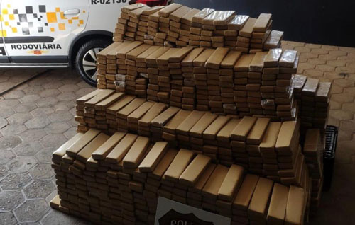 Polícia Rodoviária apreende 750 quilos de maconha na SP-304