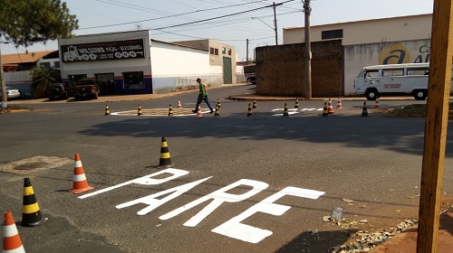 Sinalização de trânsito regulariza tráfego e vagas para motos