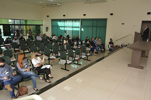 Encontro de avicultura reúne 167 pessoas e produz R$ 670 mil em negócios