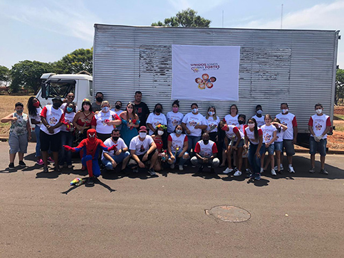 Voluntários se unem e entregam mais de mil brinquedos em Bariri