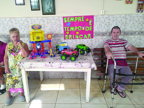 Idosos do Lar Vicentino participam de projeto ‘Sempre é Tempo de Brincar’