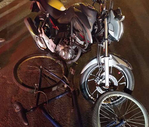 Dois acidentes envolvendo motos e bicicletas marcam fim de semana