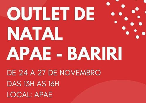 Árvores e enfeites no Outlet de Natal da Apae