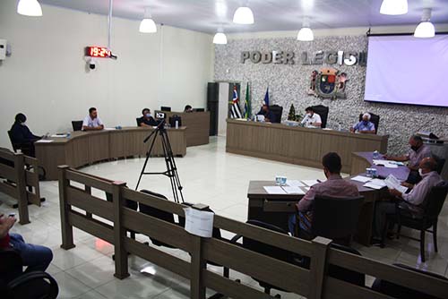 Com críticas e defesa ao Executivo, Câmara realiza última sessão antes das eleições