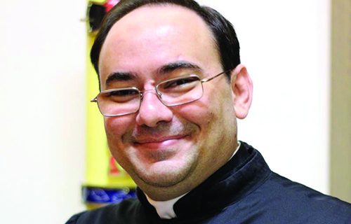 Padre Ériko torna anual a campanha de plantio de árvores