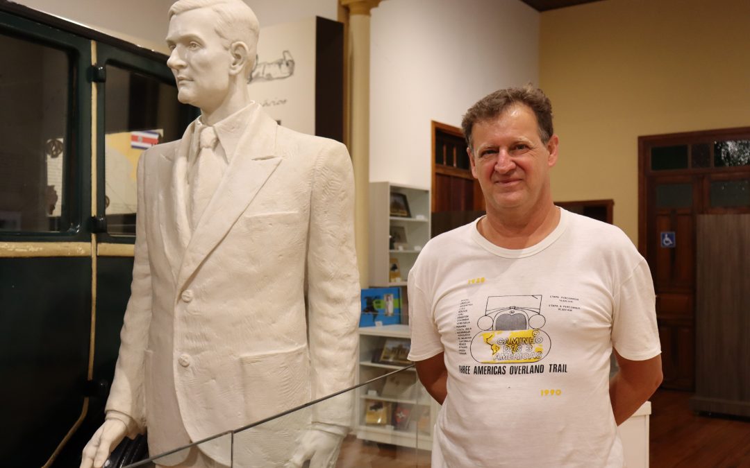 Aventureiro que atravessou as Américas com Ford 1928 conhece Museu Mário Fava