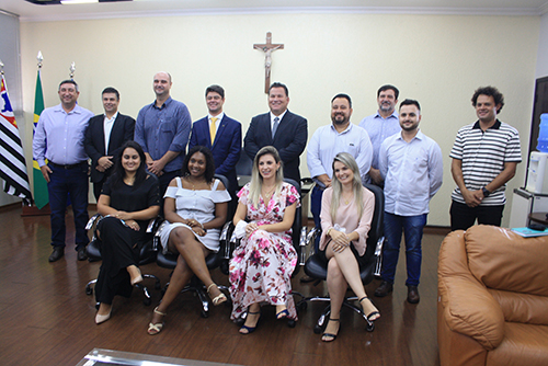 Abelardinho toma posse com discurso de ética e transparência