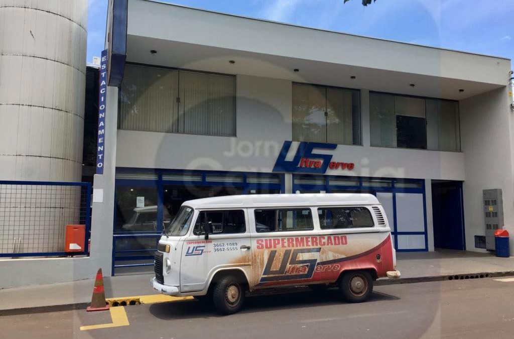 BARIRI: Dupla assalta supermercado a mão armada