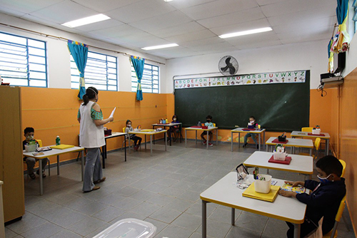 SP anuncia vacinação contra Covid-19 de professores e policiais