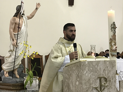 Padre Paulo Henrique inicia trabalho no Santuário