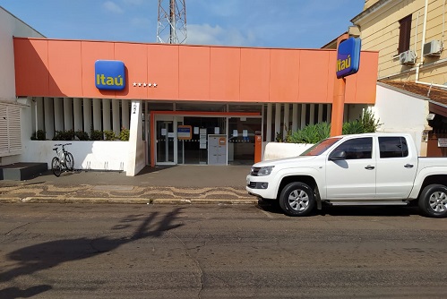 Suspeita de Covid leva Itaú a suspender atendimento presencial