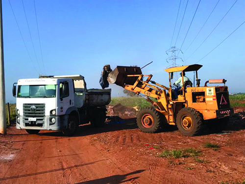 Mutirão de limpeza recolhe 80 caminhões de entulho