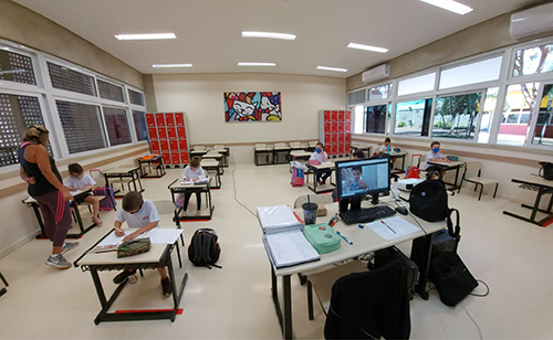 Escolas da rede privada retornam com sistema híbrido e protocolos de segurança