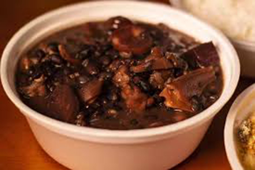 Em junho tem feijoada em prol da paróquia central