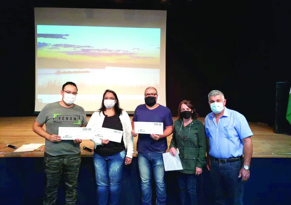 Boraceia entrega prêmios a ganhadores de concurso de fotografia