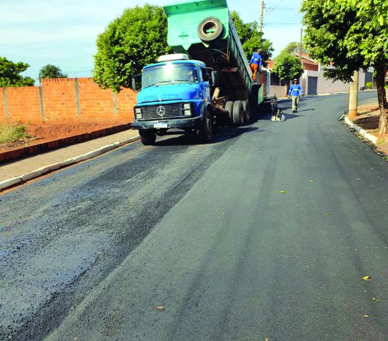 Começam obras de recapeamento em Bariri