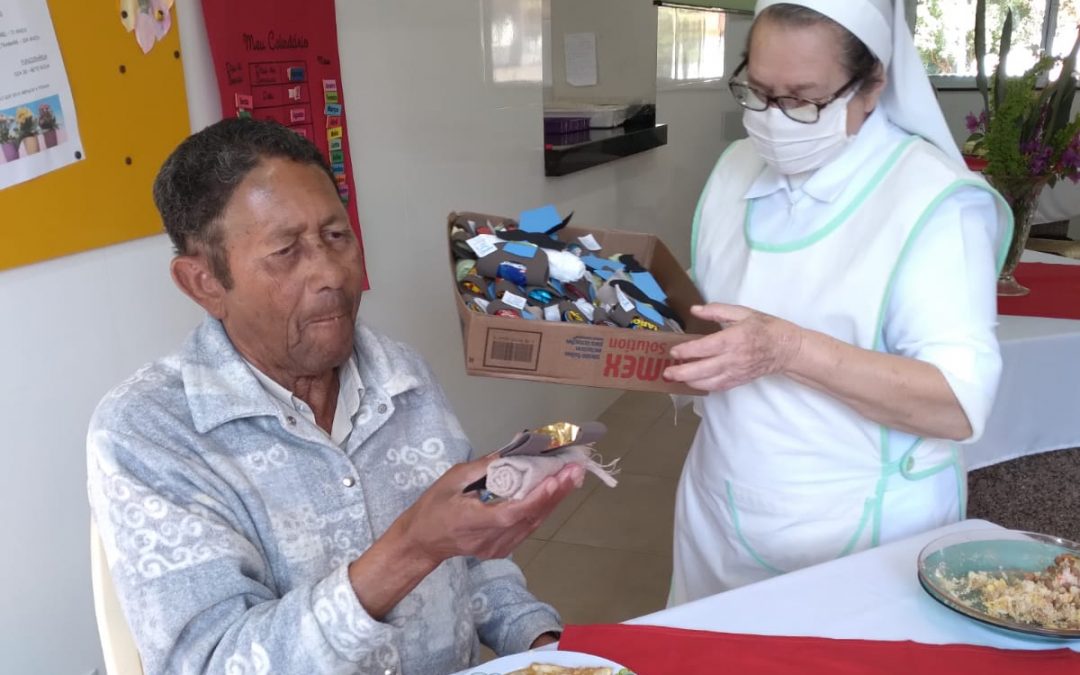 Almoço marca Dia dos Pais no Lar Vicentino