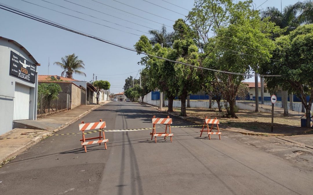 Cabo solto obstrui o trânsito no Jd. Nova Bariri