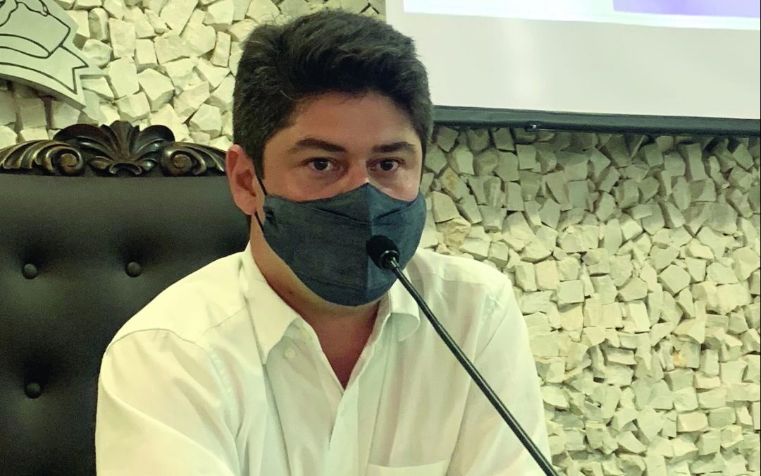 Prefeito propõe programa de fornecimento de absorventes higiênicos