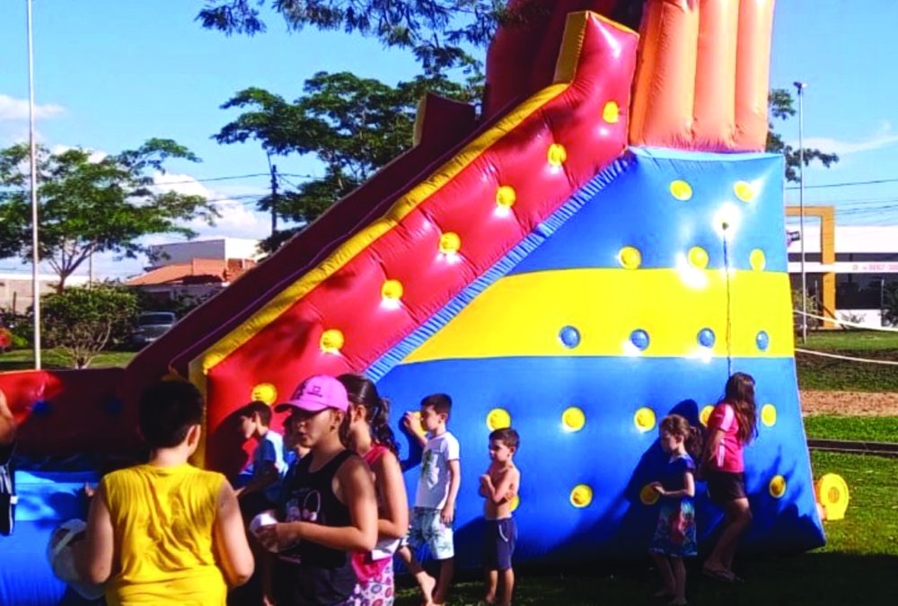 Nova Bariri recebe projeto Férias na Praça