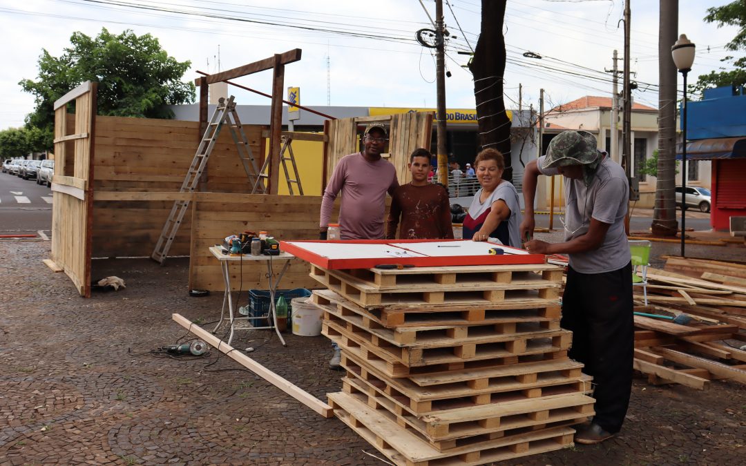 Eventos natalinos na praça começam na segunda-feira