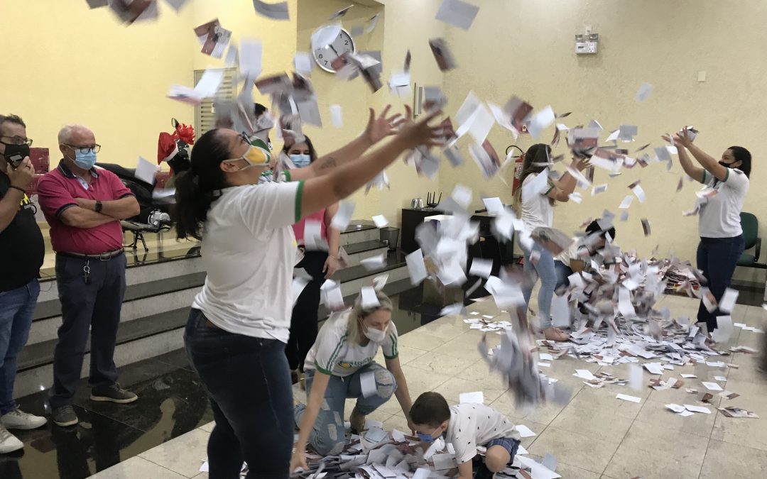 Hosana Bispo de Souza ganha Honda Biz da campanha da Acib