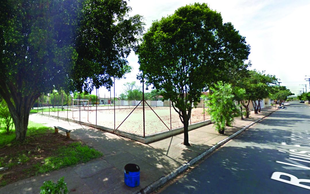Bariri assina convênio para construção de quadra de futebol society