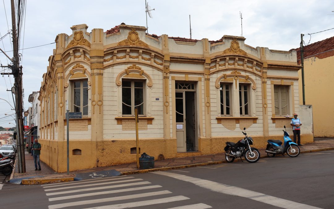 Educação volta a recomendar uso de máscaras em escolas