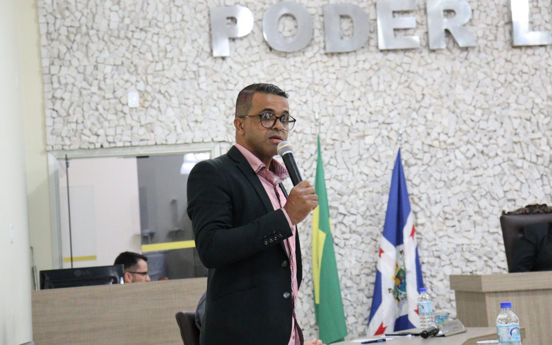 Vereador questiona contratação para feira na praça