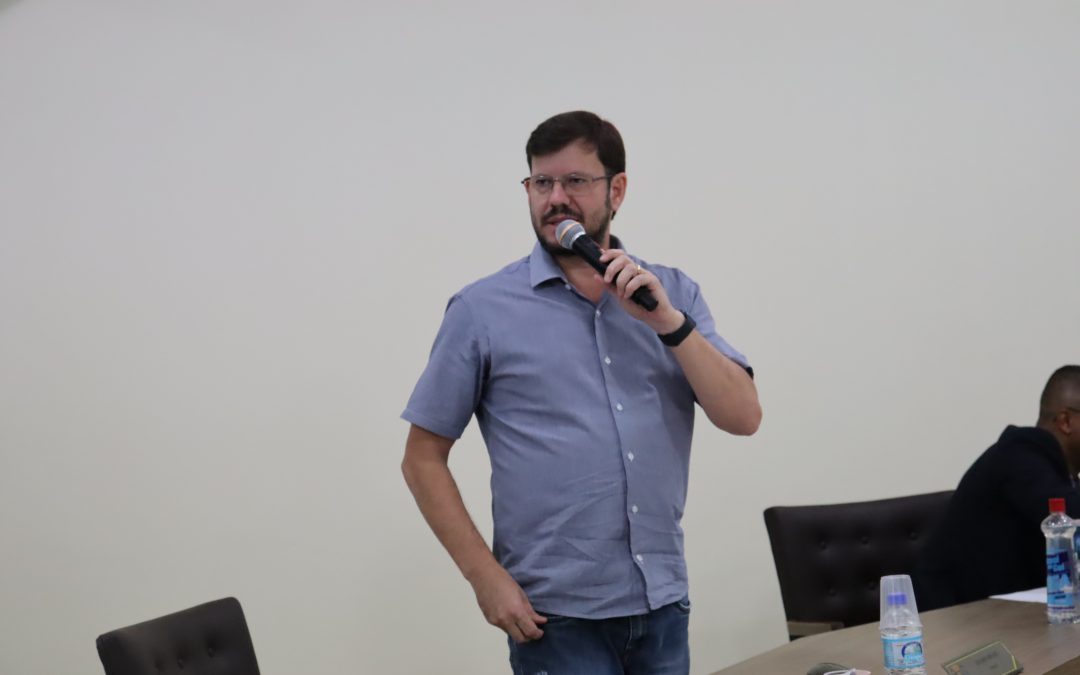 Requerimentos cobram da prefeitura pagamento de abono e novo piso