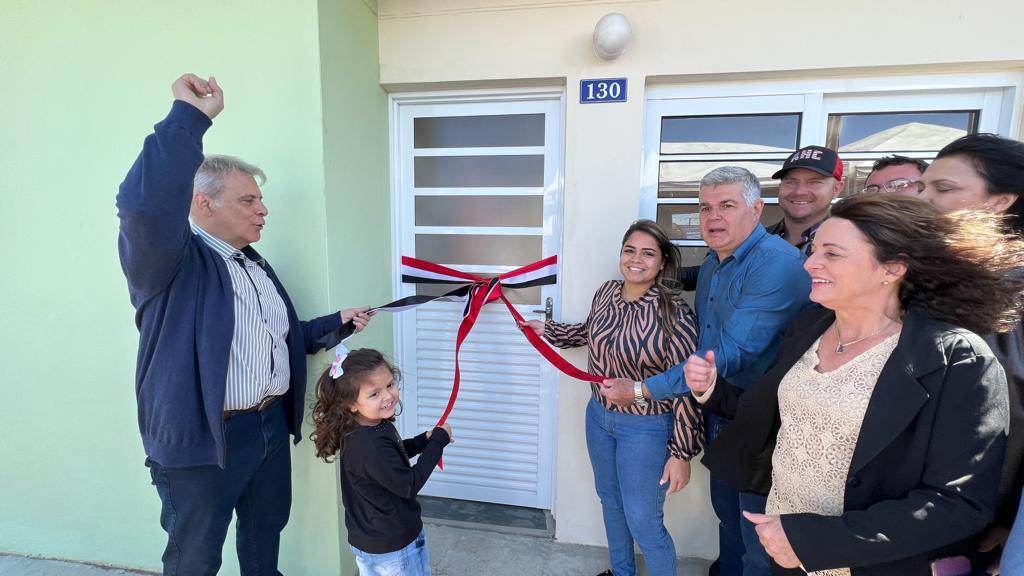 Boraceia entrega chaves de 30 casas em parceria com a CDHU
